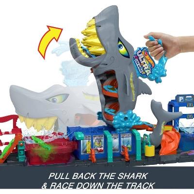 Hot Wheels Ultra Shark Car Wash Playset: Plastic Toy Vehicle Set, 1:64 Scale, Includes Car, 55 Pieces, Ages 3+