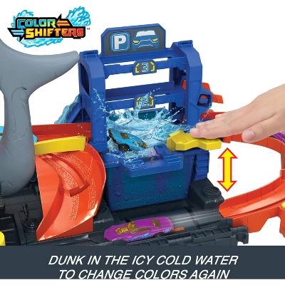 Hot Wheels Ultra Shark Car Wash Playset: Plastic Toy Vehicle Set, 1:64 Scale, Includes Car, 55 Pieces, Ages 3+