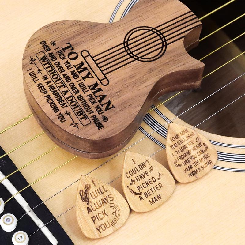 Wooden Engraved Pattern Guitar Pick Box, Including 3 Counts Guitar Pick, Portable Music Accessories for Guitar