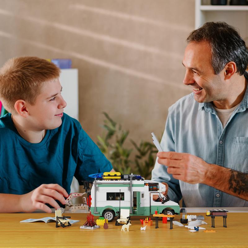 Green & White Camper Van Building Blocks Set, with LED Lighting, Perfect Christmas & Halloween Toys for Adults and Kids (1586 pcs)