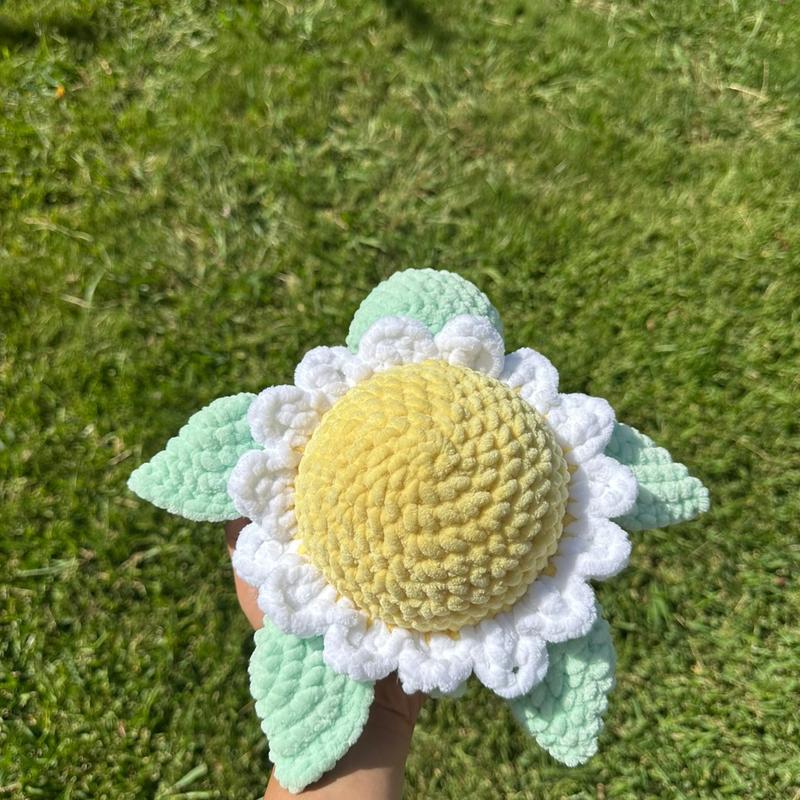 Crochet daisy turtle