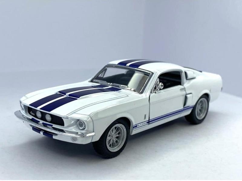 KiNSMART 1967 Ford Shelby Mustang GT500 White 1:38 Scale 5 Inch Die Cast Model Toy Race Car w Pullback Action Modelo de auto