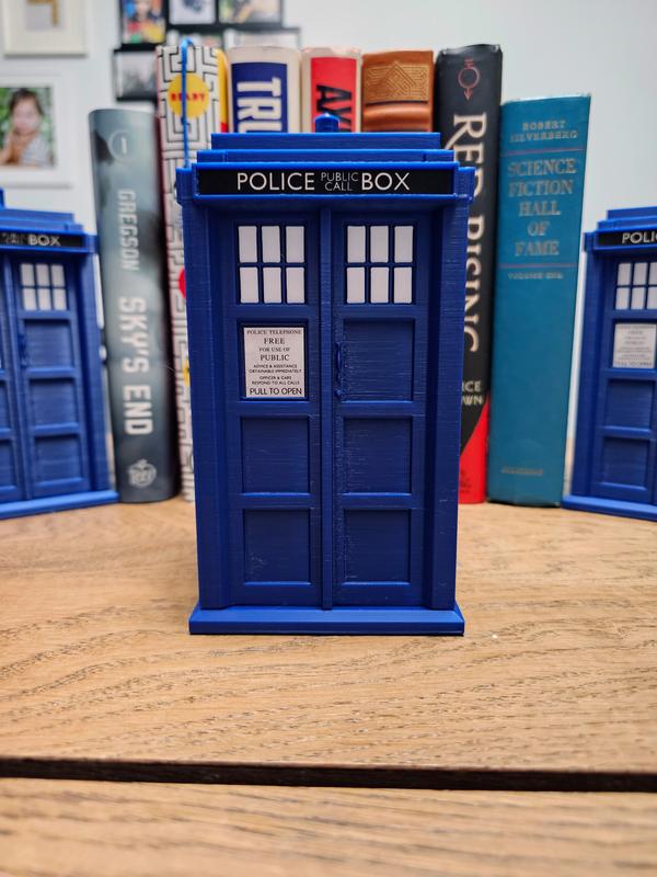 Tardis  Commander Deck Box - Perfect for Collectors and Enthusiasts