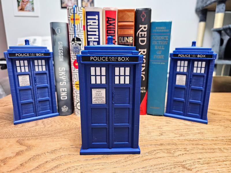 Tardis  Commander Deck Box - Perfect for Collectors and Enthusiasts