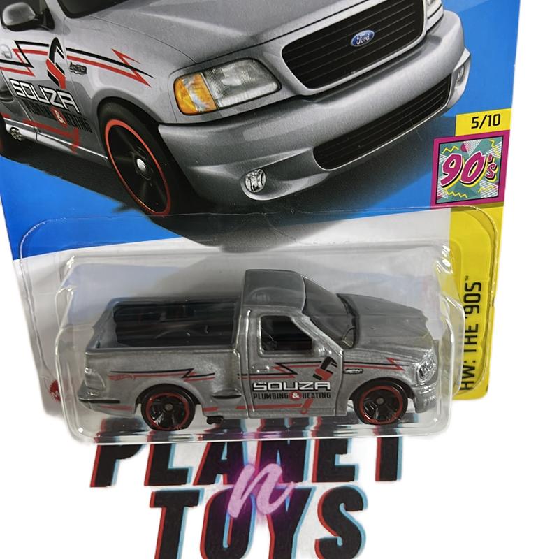 Hot Wheels 99 Ford F-150 SVT Lightning Diecast Car Scale 1:64