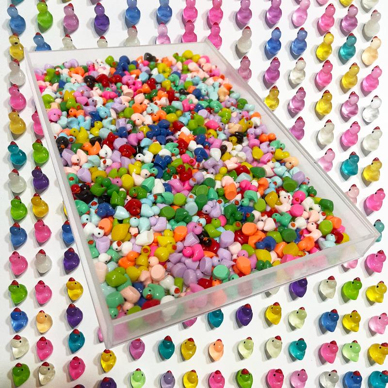 100 Pcs Random Mixed Colors Colorful Cute Mini Resin Ducks for DIY Crafting and Garden Decoration