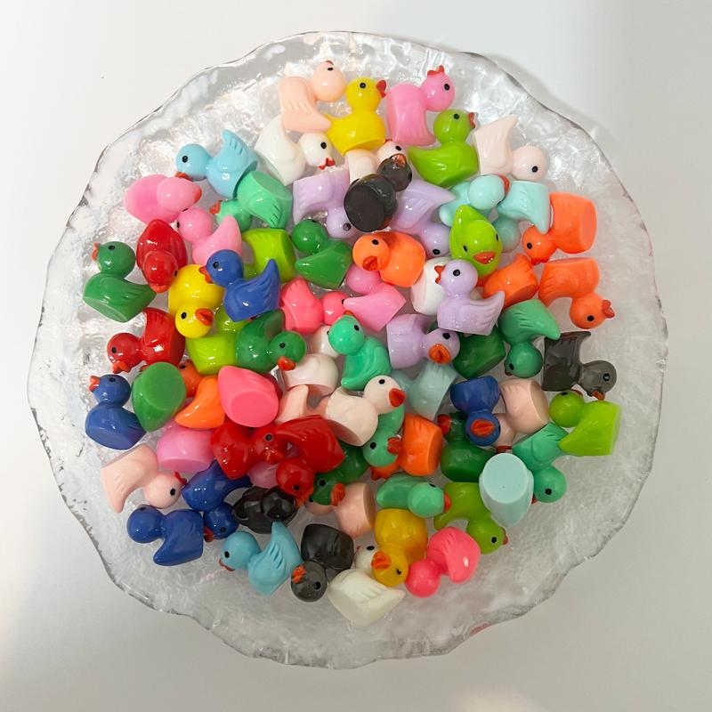 100 Pcs Random Mixed Colors Colorful Cute Mini Resin Ducks for DIY Crafting and Garden Decoration