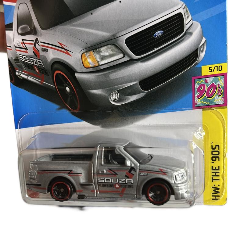 Hot Wheels 99 Ford F-150 SVT Lightning Diecast Car Scale 1:64