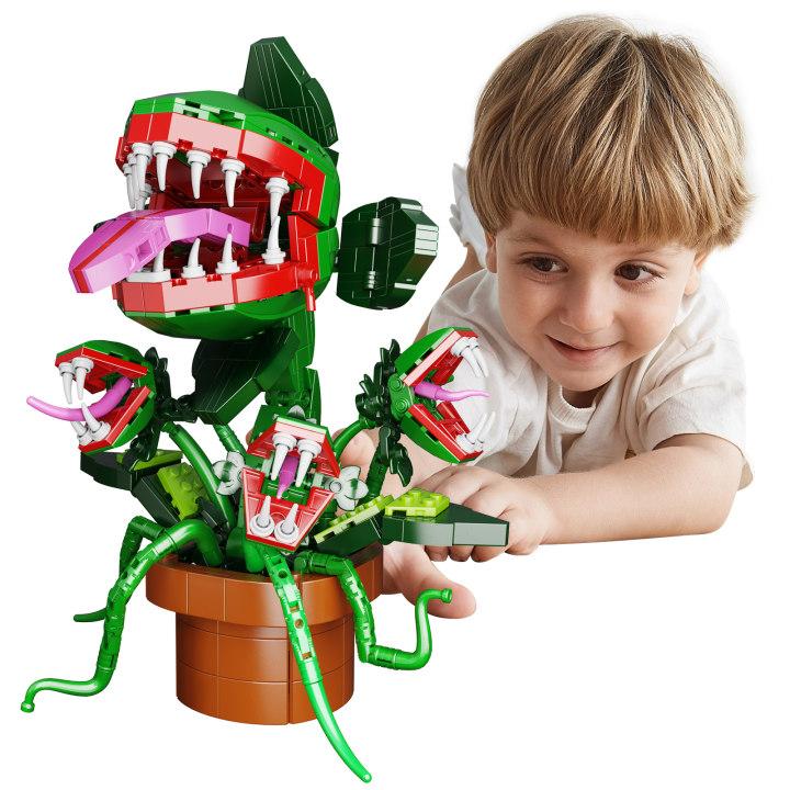 Three-headed Piranha Audrey with Chomper Big Mouth Flower Building Blocks Set, Perfect Halloween Gift for Fans and Kids (606 pcs)