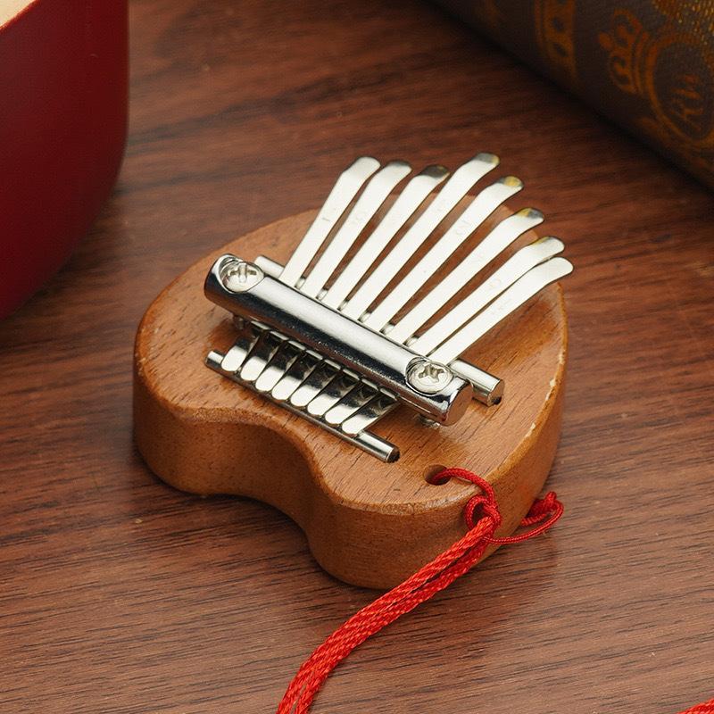 8-key Wooden Mini Thumb Piano, 1 Count Portable Finger Playing Instrument, Pendant Gift for Music Enthusiasts, Musical Instrument & Accessories