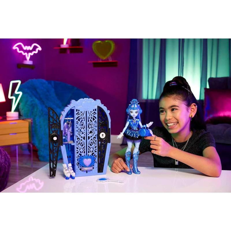 Monster High Skulltimate Secrets Doll & Accessories Set, Monster Mysteries Abbey Bominable with Dress-Up Closet & 19+ Surprises Including Clothes