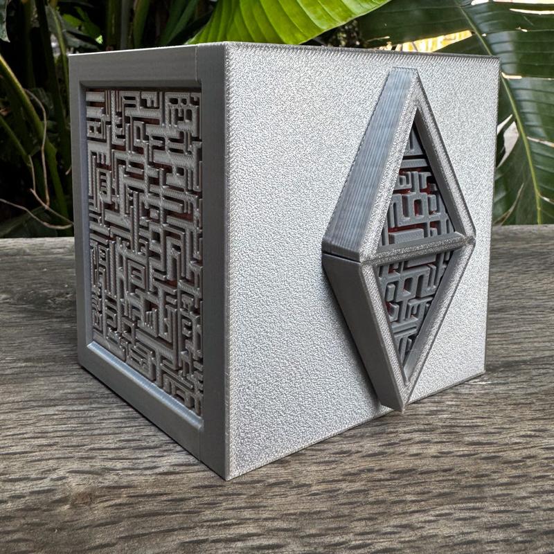 Hedron Artifact- Eldrazi Inspired Commander Deck Box w   Puzzle Lid!