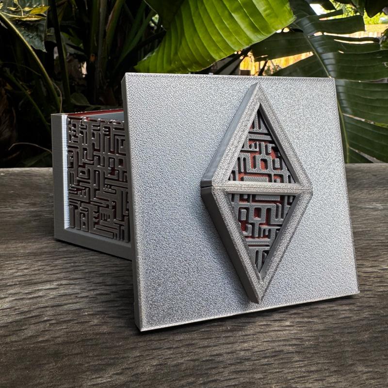 Hedron Artifact- Eldrazi Inspired Commander Deck Box w   Puzzle Lid!