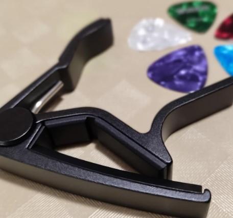 Guitar Capo with 5 Picks 0.75mm, Alloy Quick Change Clamp for Acoustic and Electric Guitars, Precision Control Easy Adjustment.