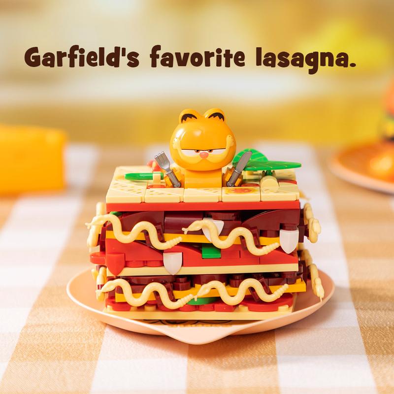 PANTASY Garfield Lasagna Building Kit Foodie Series Lasagna Model with Garfield Figures Retro Cartoon Style Desktop Ornament Perfect Gift for Garfield Fans and Collectors