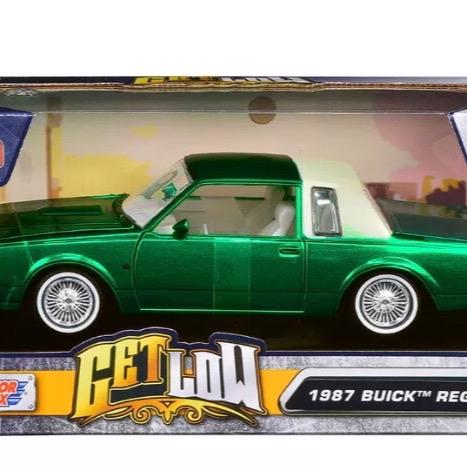 Motormax 1:24 Buick Regal Get Low Green Diecast Model Car