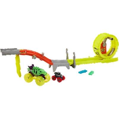 Hot Wheels Monster Trucks Power Smashers Charge & Chase Challenge Track Set