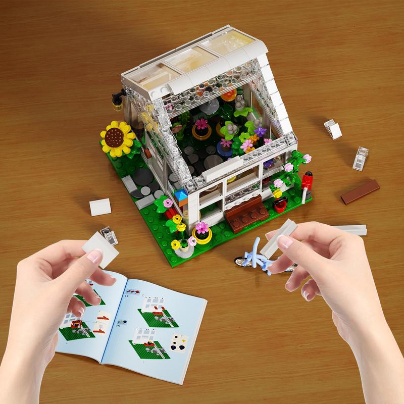 Small White Flower House Building Blocks Set, Great Christmas Gifts for Fans and Kids (382 pcs)